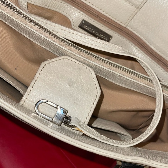 Rossi & Caruso Cream & Black Hand Bag.  Call outs. See pics - Picture 14 of 16